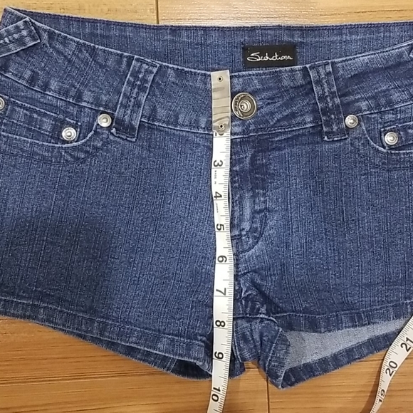 Low Rise Stretchy Denim Shorts - Picture 5 of 8